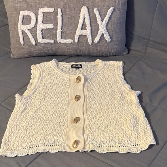 Cream Sleeveless Knit Top Gold Buttons XS New Future Collective Crochet Vest New - Picture 7 of 8